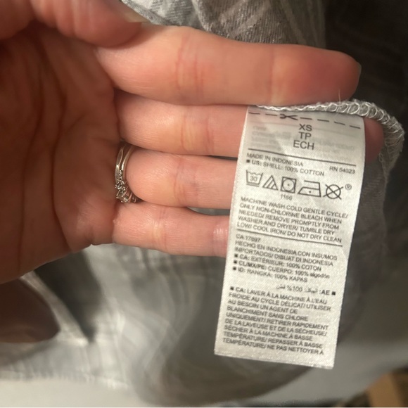 Old Navy The Boyfriend Grey and White Plaid Shirt - Picture 5 of 5